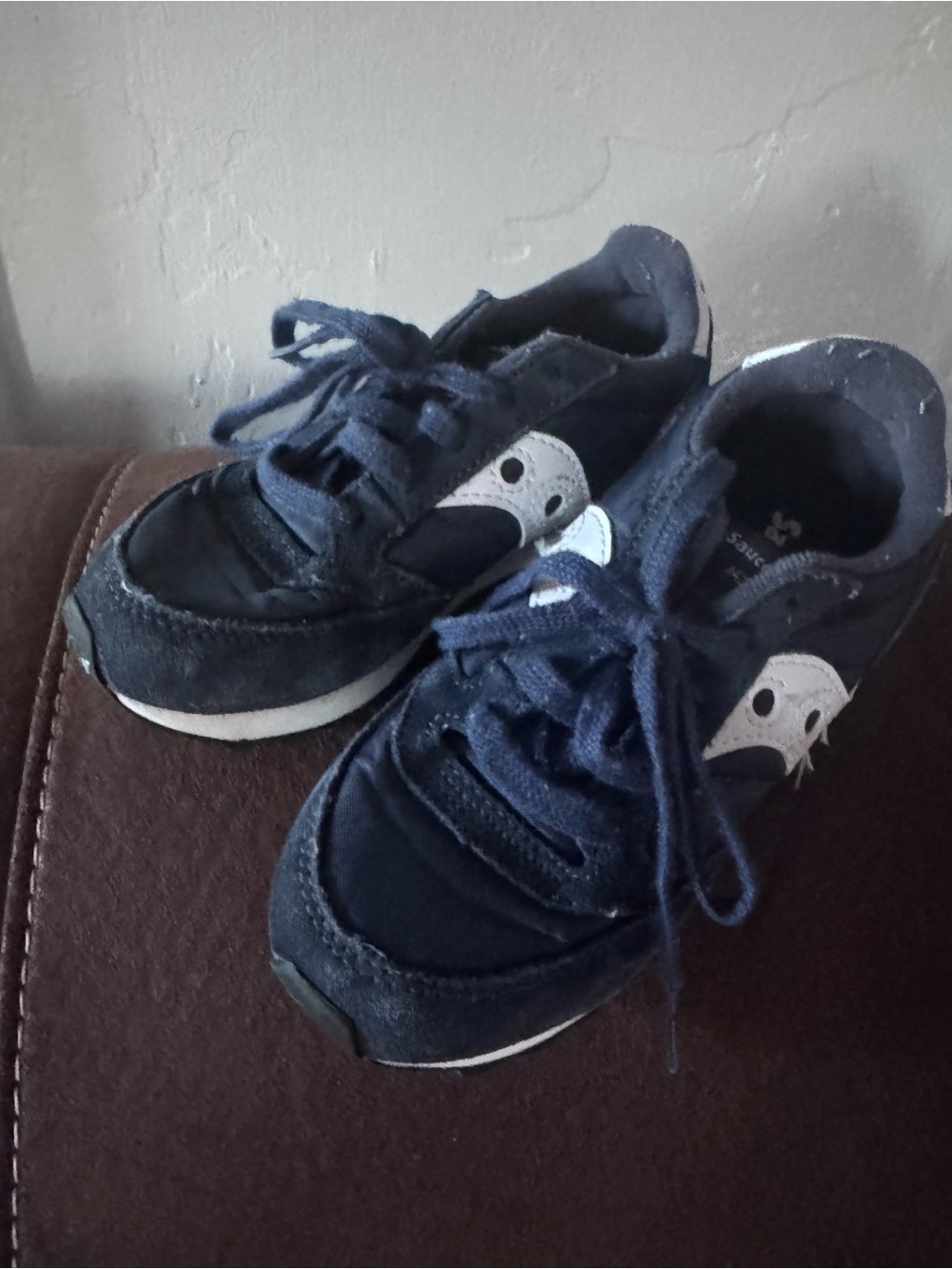 Saucony Jazz Navy Blue Suede Low Top Retro Sneakers - Youth 10.5
H1